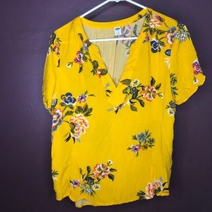 Old navy floral shirt🌸